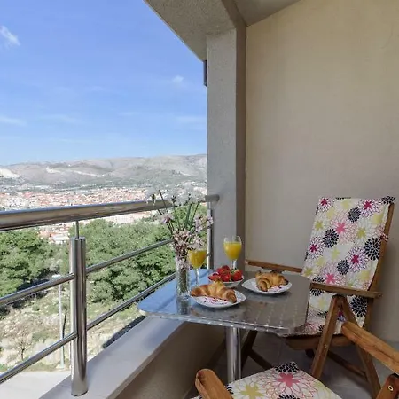 Modern Penthouse Ivan With City View Appartement