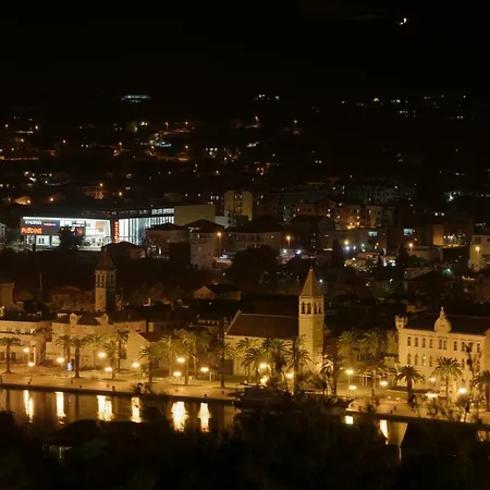 Apartment Modern Penthouse Ivan With City View Trogir