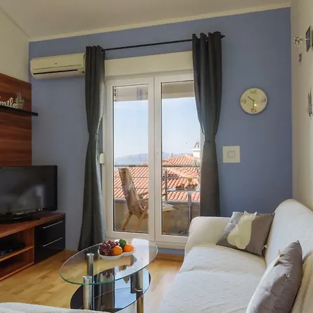 Modern Penthouse Ivan With City View Apartment