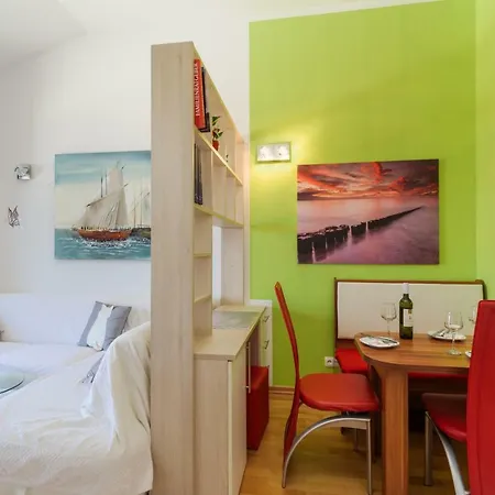 Modern Penthouse Ivan With City View Apartment *